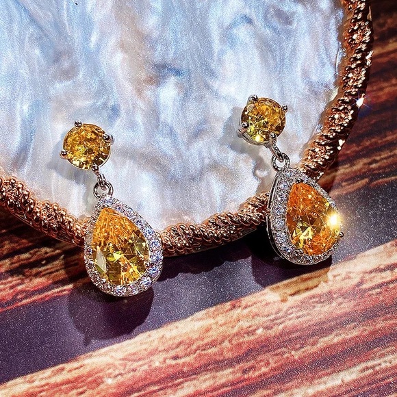 ♦️SALE♦️🌟2/$25🌟Bright Lemon Yellow Crystal Zirconia Drop Earrings - Picture 4 of 12